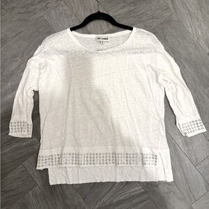 Sweet Cashmere White Linen Top with wide slits and silver metal details